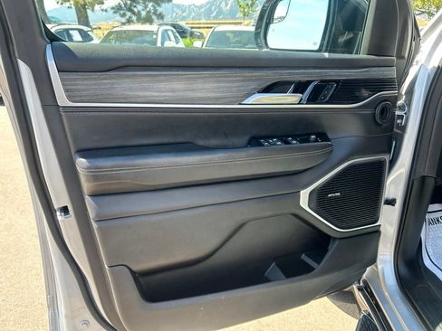Used 2024 Jeep Wagoneer Series II w/ Flexible Seating Group AWD/4WD image 23
