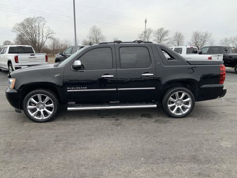 Used 2013 Chevrolet Avalanche LTZ image 9