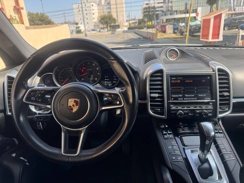 Used 2016 Porsche Cayenne AWD/4WD image 10
