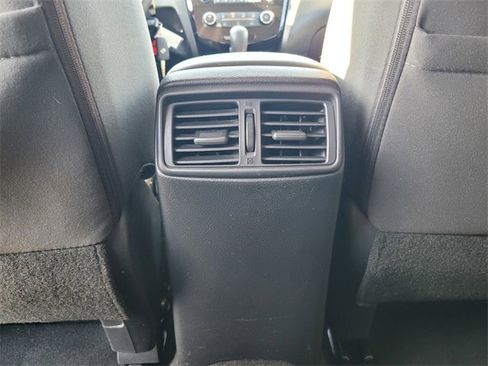 Used 2016 Nissan Rogue S image 17