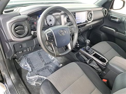 Used 2020 Toyota Tacoma TRD Off-Road image 18