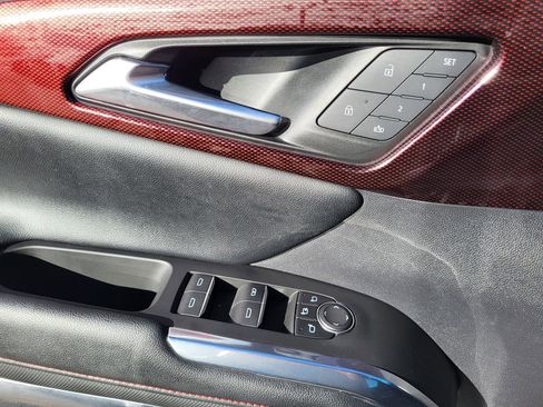 Used 2024 Chevrolet Traverse RS image 17