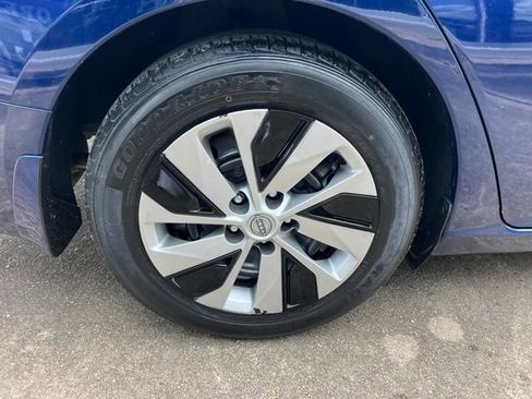 Used 2024 Nissan Altima 2.5 S FWD image 9