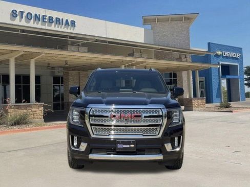 Used 2023 GMC Yukon XL SLT w/ SLT Premium Package image 9