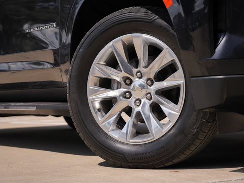 Used 2023 Chevrolet Suburban Premier RWD image 3