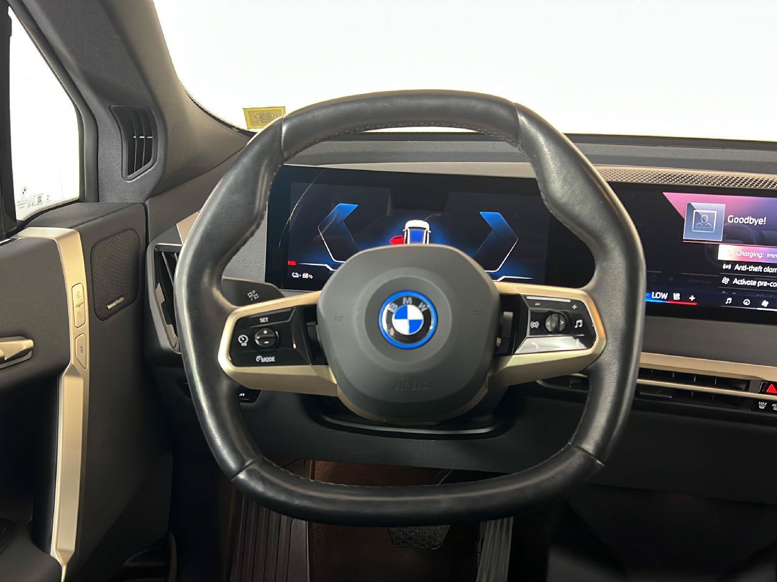 Used 2024 BMW iX xDrive50 w/ Premium Package AWD/4WD image 17