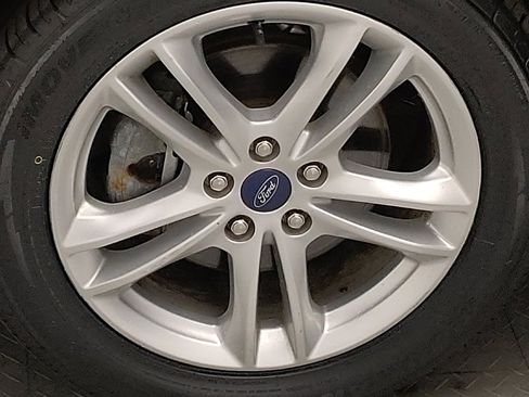 Used 2018 Ford Fusion SE w/ Fusion SE Technology Package FWD image 31