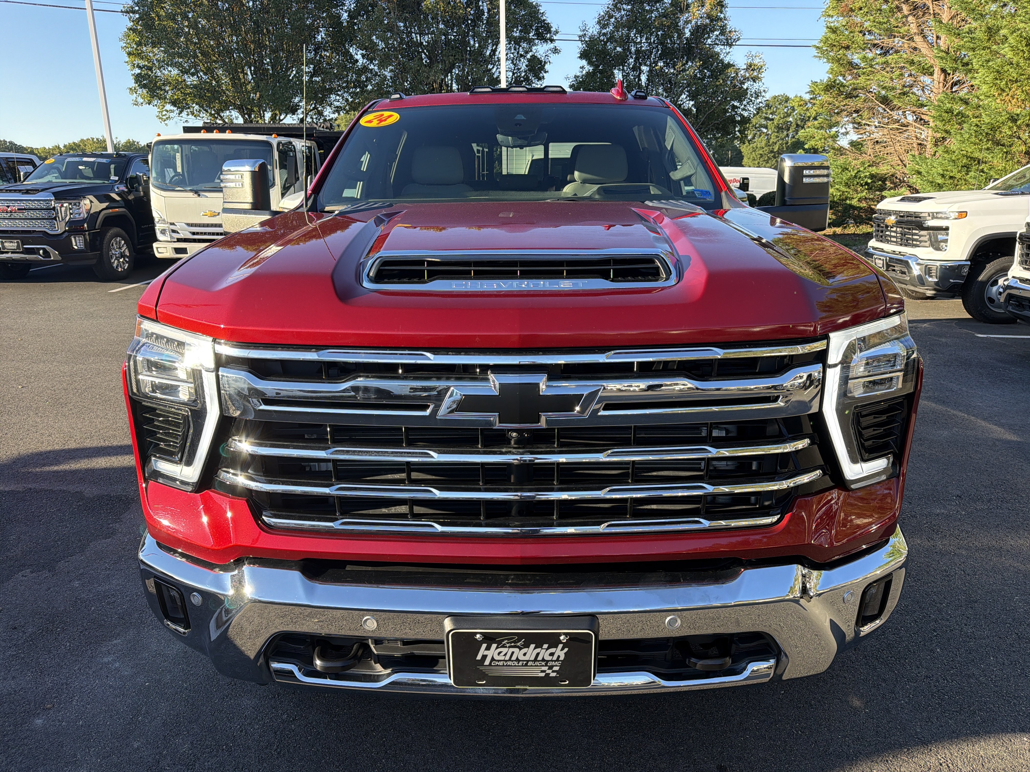 Used 2024 Chevrolet Silverado 2500 LTZ w/ LTZ Plus Package AWD/4WD image 3
