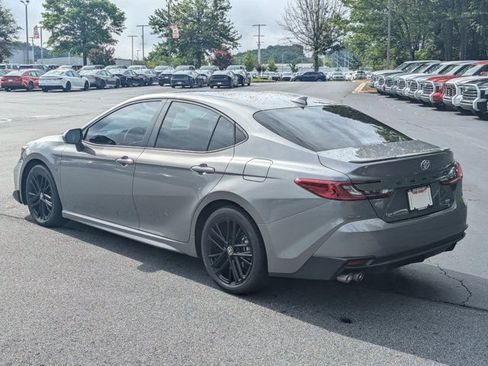 Used 2026 Toyota Camry SE FWD image 5