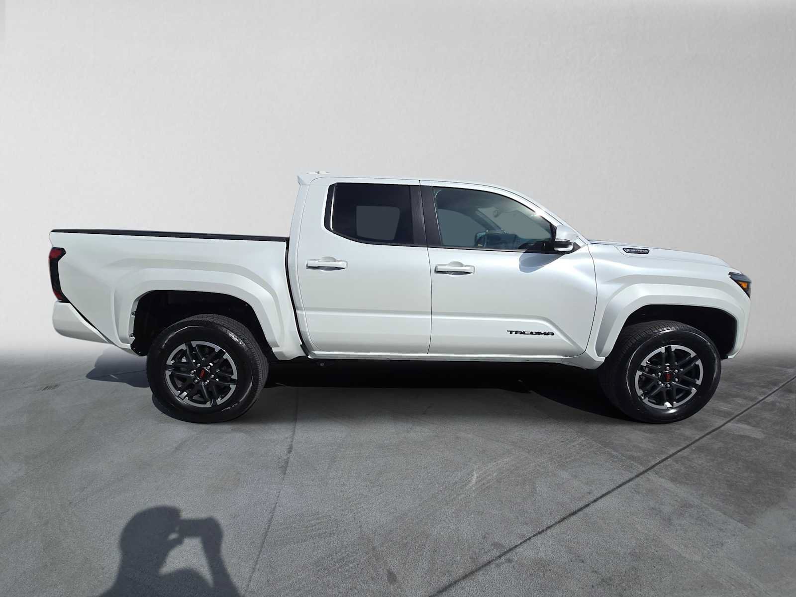 Certified 2025 Toyota Tacoma TRD Sport w/ TRD Sport Upgrade Package AWD/4WD image 3