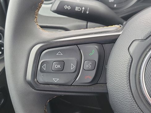 Used 2024 Jeep Wrangler Unlimited image 11