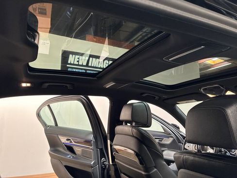 Used 2022 BMW 740i w/ M Sport Package image 35