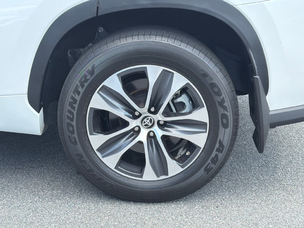 Used 2023 Toyota Highlander XLE FWD image 22