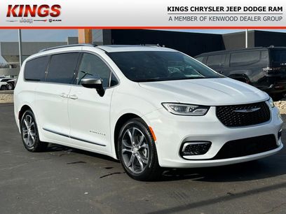 New 2026 Chrysler Pacifica Pinnacle