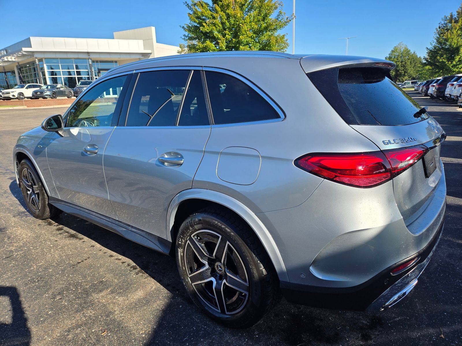 Used 2025 Mercedes-Benz GLC 350e 4MATIC image 3