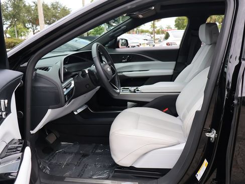 Used 2025 Cadillac Lyriq Luxury RWD image 35