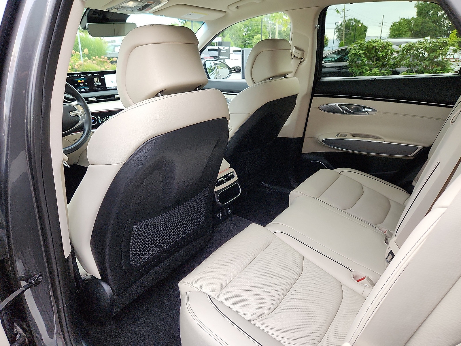 Certified 2022 Genesis GV70 2.5T w/ Advanced Package AWD/4WD image 11