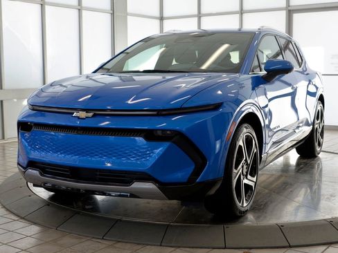 Used 2025 Chevrolet Equinox EV LT w/ Convenience Package II image 4