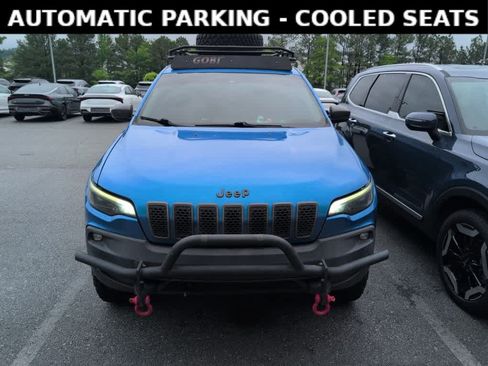 Used 2019 Jeep Cherokee Trailhawk AWD/4WD image 2