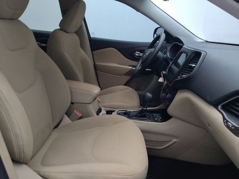 Used 2019 Jeep Cherokee Latitude w/ Popular Appearance Group FWD image 21