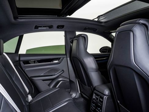 New 2026 Porsche Macan 4 Electric image 16