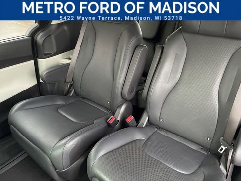 Used 2024 Kia Carnival SX Prestige image 39