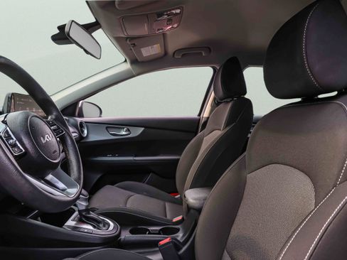 Certified 2023 Kia Forte LXS w/ LXS Technology Package FWD image 9