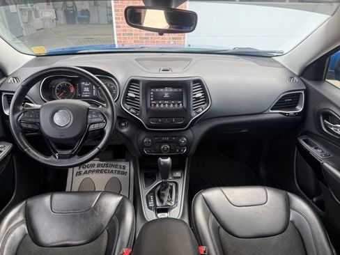Used 2021 Jeep Cherokee Latitude Plus FWD image 30