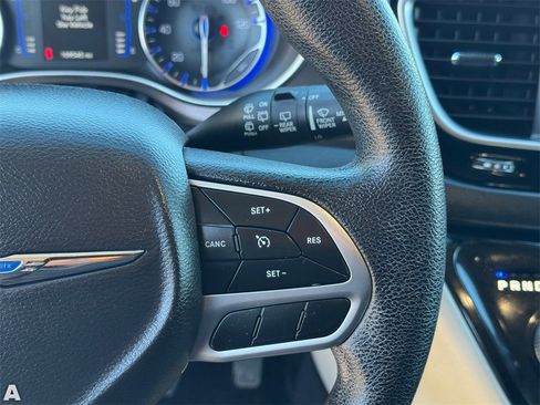 Used 2019 Chrysler Pacifica LX image 23