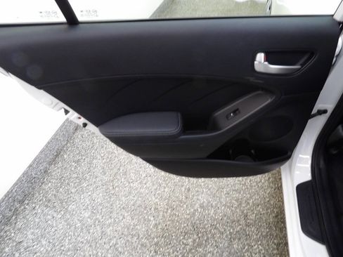 Used 2017 Kia Forte LX FWD image 9