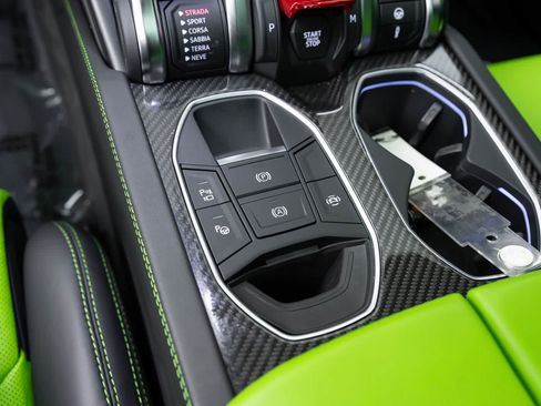 Used 2022 Lamborghini Urus AWD/4WD image 38
