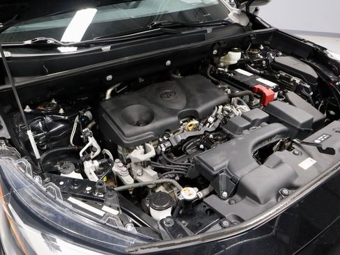 Used 2023 Toyota RAV4 LE AWD/4WD image 17