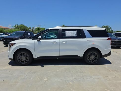New 2026 Kia Carnival EX FWD image 5