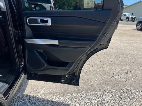 Used 2021 Ford Explorer XLT w/ Equipment Group 202A AWD/4WD image 19