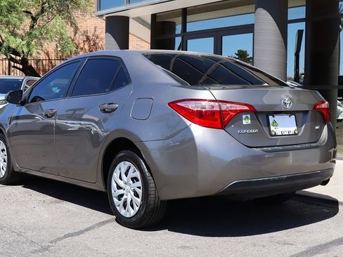 Used 2018 Toyota Corolla LE w/ Carpet Mat Package (TMS) FWD image 9