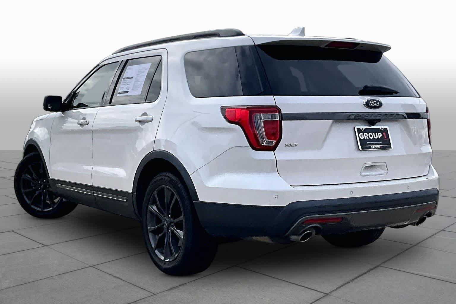 Used 2017 Ford Explorer XLT w/ Equipment Group 202A FWD image 11