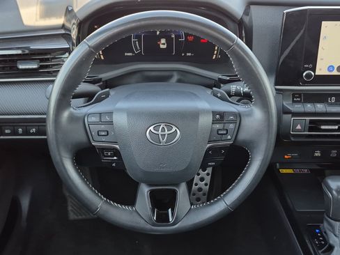 Used 2025 Toyota Camry SE FWD image 26