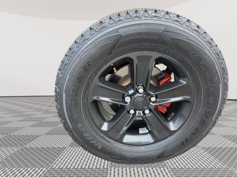 Used 2018 Jeep Wrangler Unlimited Sahara w/ Dual Top Group image 22