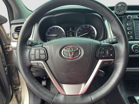 Used 2015 Toyota Highlander Limited Platinum AWD/4WD image 18