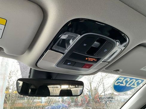 Used 2025 Hyundai Tucson Limited image 16