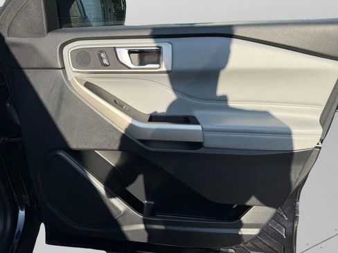 Used 2021 Ford Explorer XLT w/ Equipment Group 202A image 14