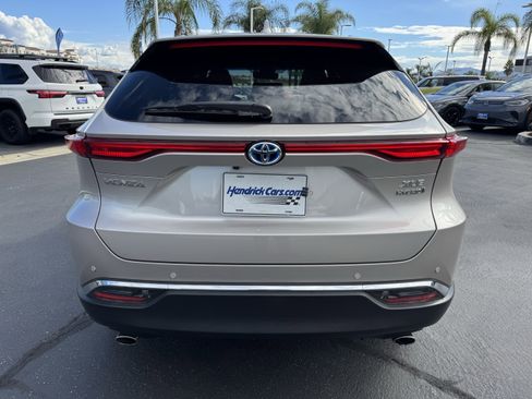 Used 2021 Toyota Venza XLE image 9