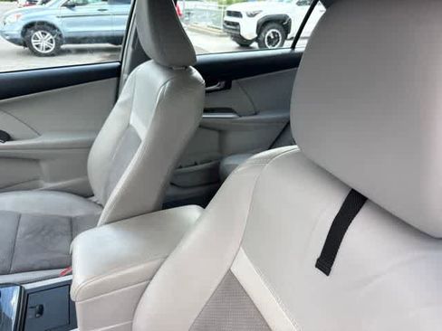 Used 2012 Toyota Camry XLE w/ Leather Pkg FWD image 7