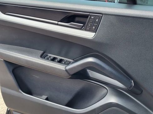 Used 2024 Porsche Cayenne image 14