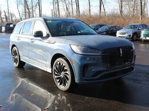 New 2026 Lincoln Aviator Reserve w/ Jet Appearance Package AWD/4WD image 1