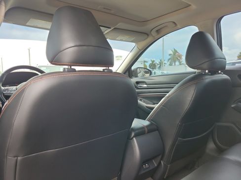 Used 2022 Nissan Altima 2.5 SR w/ Midnight Edition Package FWD image 16