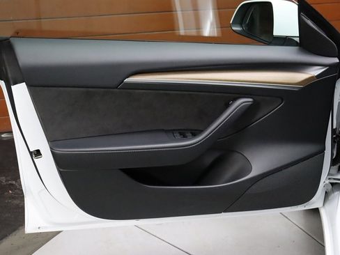 Used 2023 Tesla Model 3 Standard Range image 45