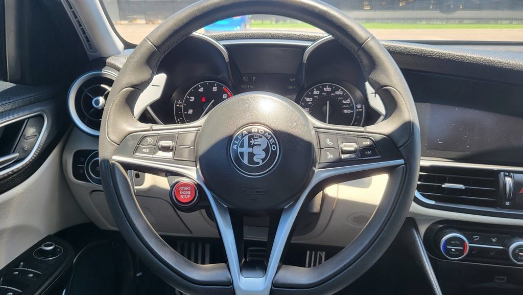 Used 2019 Alfa Romeo Giulia AWD w/ Quick Order Package 22J Sport image 31