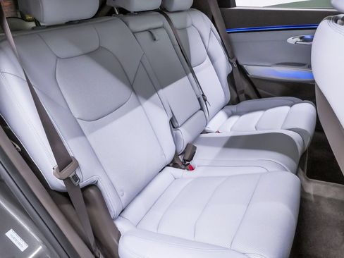Certified 2026 Genesis GV70 2.5T Advanced AWD/4WD image 12
