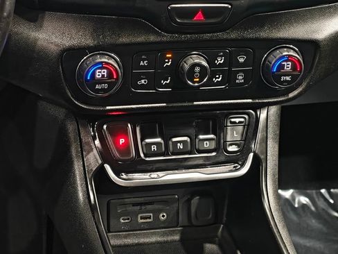 Used 2020 GMC Terrain SLT w/ GMC Pro Grade Package image 7